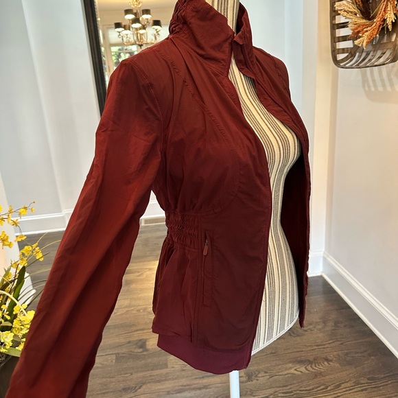NWT Lululemon Sights Seen Jacket, Size 2, Burgundy - Picture 2 of 8